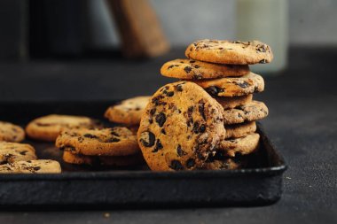 yığın çikolatalı kurabiye 