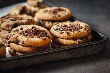 Ev yapımı çikolatalı kurabiye.