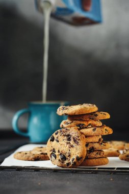 Ev yapımı çikolatalı kurabiye.