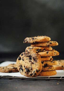 Ev yapımı çikolatalı kurabiye.