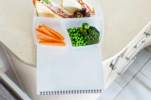 School Lunch Boxes Sandwiches Fresh Vegetables Home Kitchen Table — Stock Photo, Image