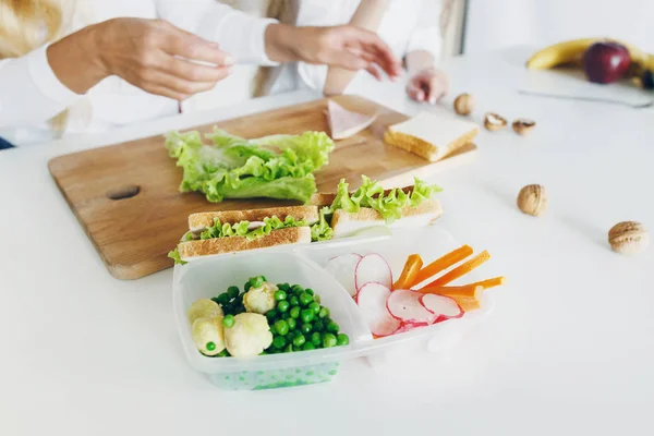 School Lunch Boxes Sandwiches Fresh Vegetables Bottle Water Home Kitchen — Stock Photo, Image