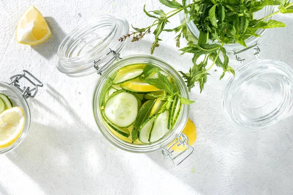 Ernährungskonzept Detox Drink Gurkenwasser Draufsicht — Stockfoto