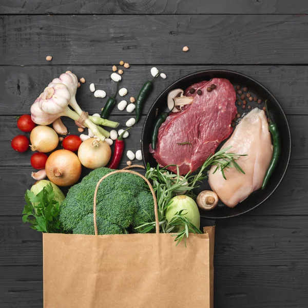 Kruidenier Zak Met Gezond Eten Een Houten Achtergrond Top View — Stockfoto