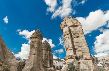 Dağ manzarası. Goreme Milli Parkı 'ndaki volkanik dağlar, Orta Anadolu Bölgesi Kapadokya' daki Nevsehir İli, Türkiye, Asya
