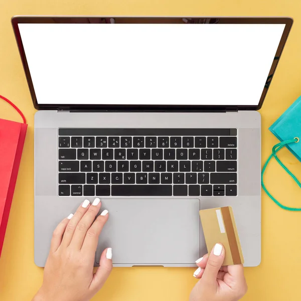 Home Compras Por Internet Comercio Electrónico Manos Femeninas Con Tarjeta — Foto de Stock