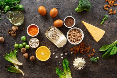 Omega 3 'ün besin kaynakları ve arka planda sağlıklı yağlar. Sağlıklı yemek.