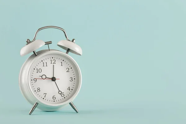 Antiguo lugar de fondo de luz de reloj despertador para su prueba —  Fotos de Stock