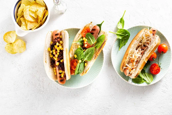 Mesa Cena Con Diferentes Hot Dogs Caseros Vista Superior — Foto de Stock
