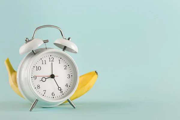Education concept Old alarm clock banana place for your test — 스톡 사진