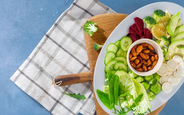 Placa Vista Superior Comida Vegetariana Fresca Alimento Dietético Equilibrado —  Fotos de Stock