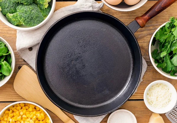 Empty Cooking Pan Ingredients Cooking Healthy Breakfast Eggs Broccoli Spinach — Stock Photo, Image
