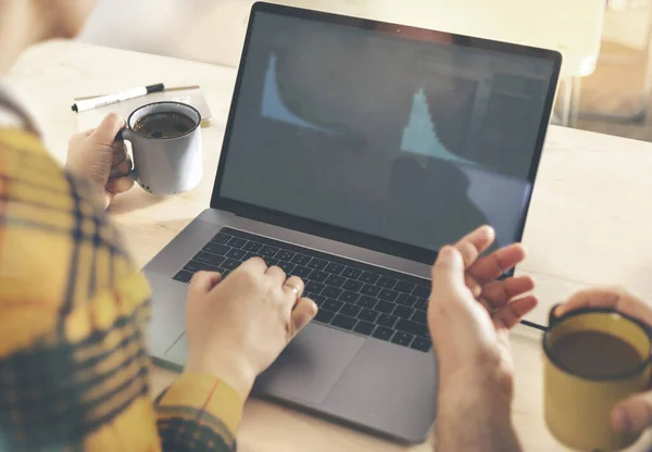 Équipe Personnes Vérifiant Les Rapports Financiers Bureau — Photo