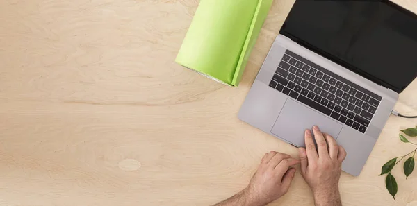 Online Sport Eller Yoga Hem Träningskoncept Laptop Med Yoga Matta — Stockfoto