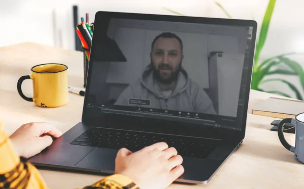 Homem Fazendo Chamada Vídeo Para Usar Laptop Aprendizagem Line Conceito — Fotografia de Stock