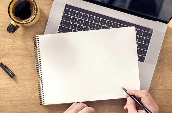 Mannelijke Hand Schrijft Notebook Online Werk Onderwijs Concept — Stockfoto