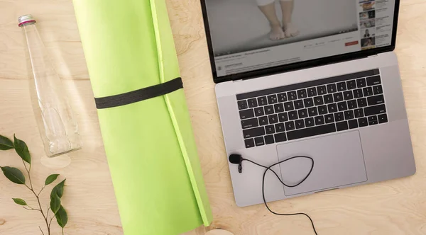 Online Sport Training Course Concept Top View Laptop Yoga Mat — Stock Photo, Image