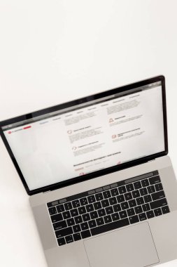 Çevrimiçi eğitim veya eğitim kursu kavramı Laptop ve öğrenim için web sitesi