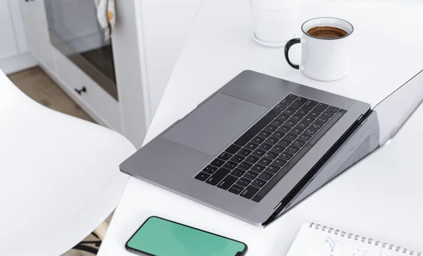 Fernarbeit Oder Online Lernkonzept Freelancer Arbeitsplatz Mit Laptop — Stockfoto