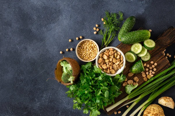 Concepto Comida Vegana Saludable Verduras Frescas Hierbas Cereales Nueces Fondo — Foto de Stock