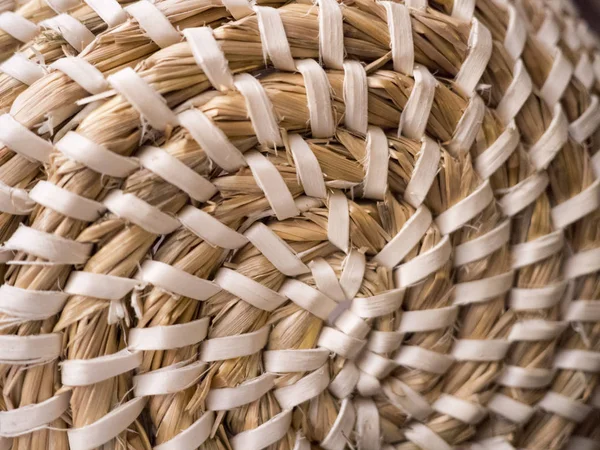 기법으로 제품을 바구니의 바닥으로 루트와 나선형 — 스톡 사진