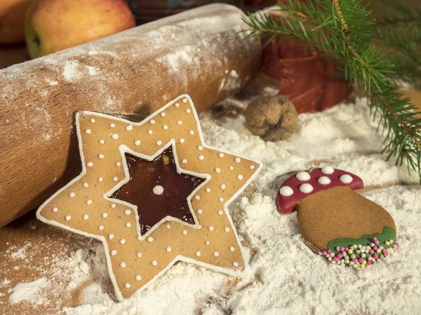 Estrela Cogumelo Pães Gengibre Árvore Natal Várias Formas Deitado Sobre — Fotografia de Stock