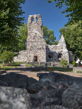 2019 yazında İsveç 'in Sigtuna kentindeki Aziz Olof Kilisesi harabeleri