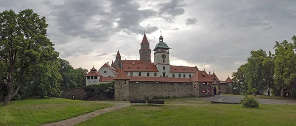 Vista Panoramica Del Castello Bouzov Repubblica Ceca Vista Dal Parco — Foto Stock