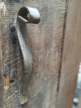 Eski vintage metal kapı kolu kapı