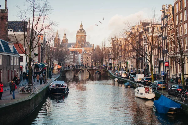 Amsterdam Merkez kanalda.