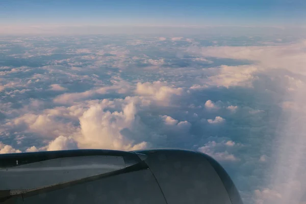 Céu da manhã do avião . — Fotografia de Stock