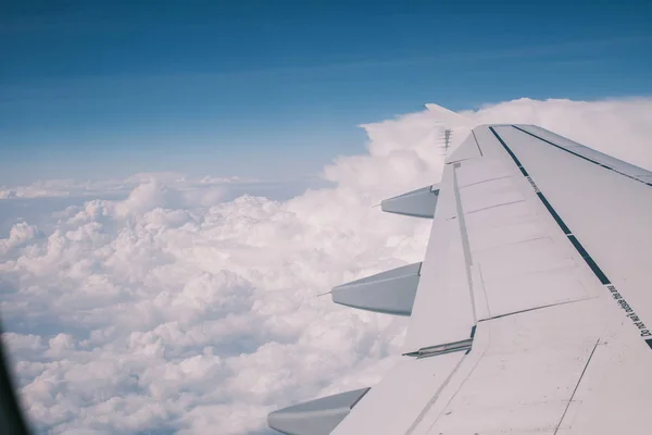 Céu da manhã do avião . — Fotografia de Stock