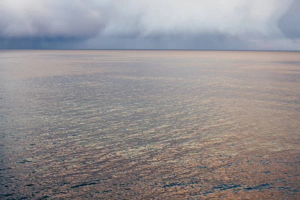 Stormy clouds over the sea in sunset — Stock Photo, Image