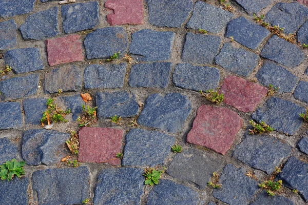 El pavimento de piedras naturales rojas y negras, fondo —  Fotos de Stock