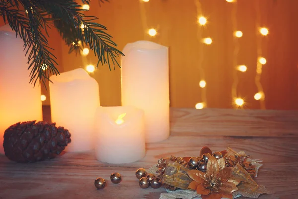 Ano Novo cartão de saudação com guirlanda festiva e decorações — Fotografia de Stock