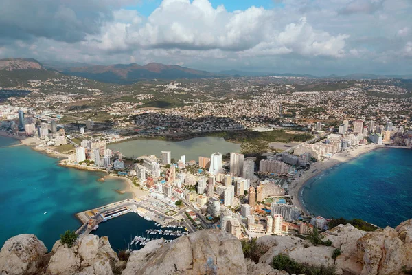 Ifach İspanya Costa Blanca, denizin eteklerinde dağ görünümünden Yarımadası, uzun boylu ve plajları ile altındaki Kalp şehir yalan çevreleyen