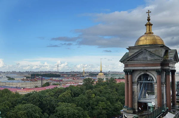 Wspaniały Widok Miasto Kolumnady Katedry Izaaka Sankt Petersburgu Rosji — Zdjęcie stockowe
