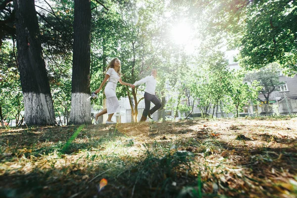 Recém-casados no dia do casamento — Fotografia de Stock