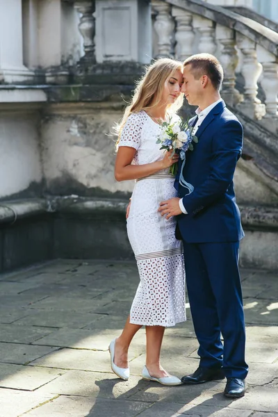 Recém-casados no dia do casamento — Fotografia de Stock