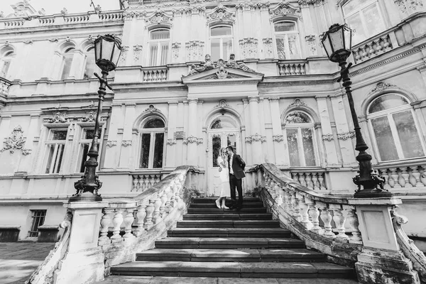 Recém-casados no dia do casamento — Fotografia de Stock