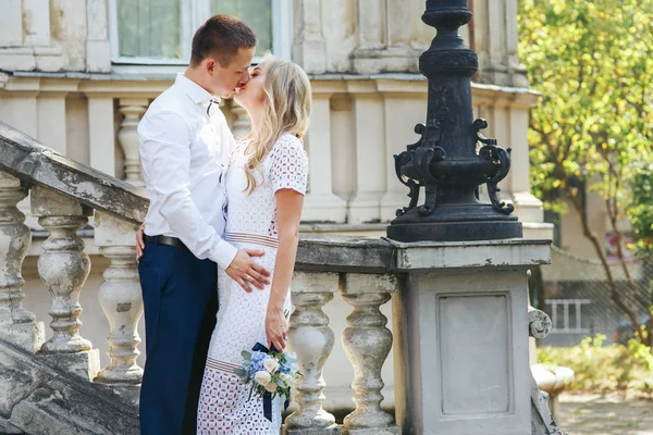 Brautpaar am Hochzeitstag — Stockfoto