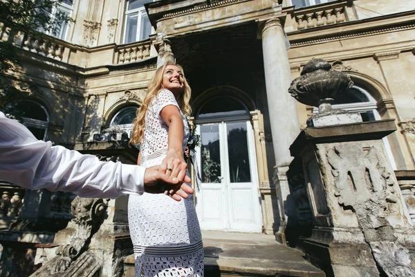 Recém-casados no dia do casamento — Fotografia de Stock