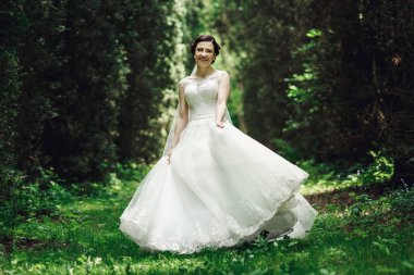 Ormandaki esmer gelin pozlar 