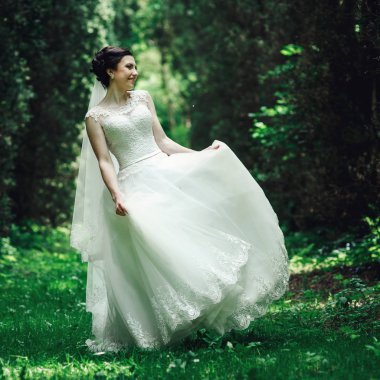 Ormandaki esmer gelin pozlar 