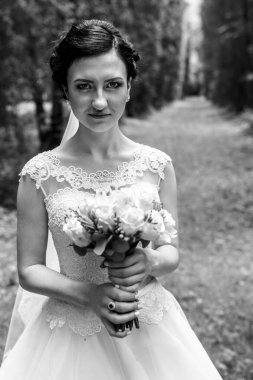 Ormandaki esmer gelin pozlar 