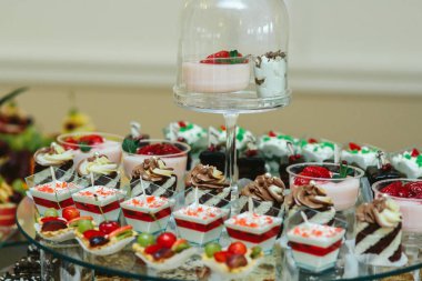 Tablo catering üzerinde aperatifler