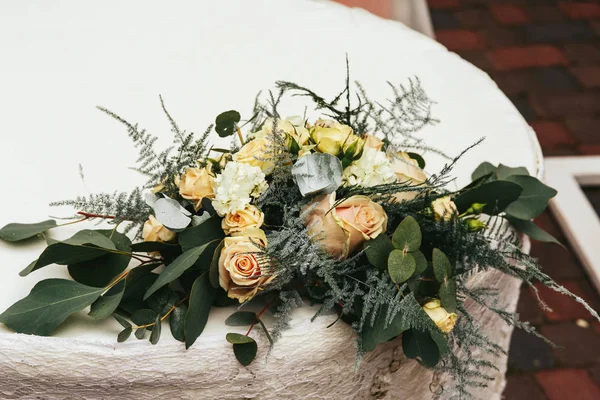 Esküvői csokor rózsából — Stock Fotó
