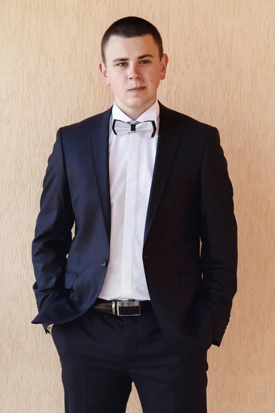 Young groom on wedding day — Stock Photo, Image