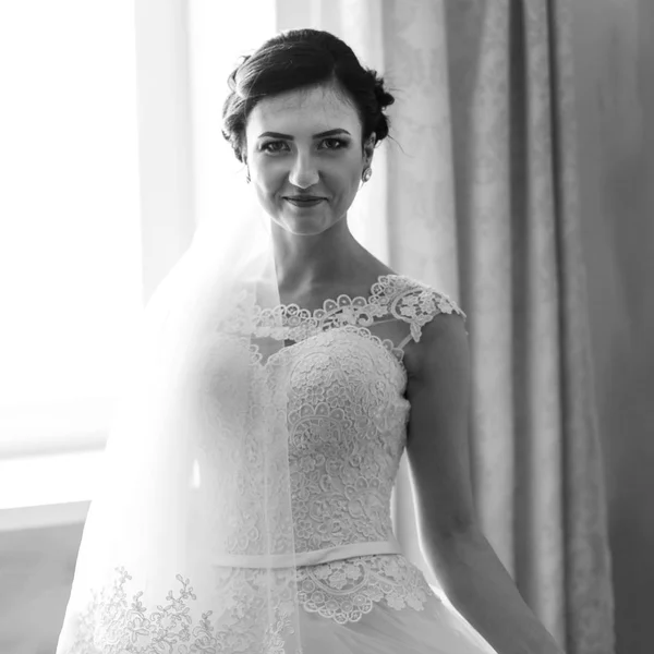 彼女の部屋に美しい花嫁 — ストック写真
