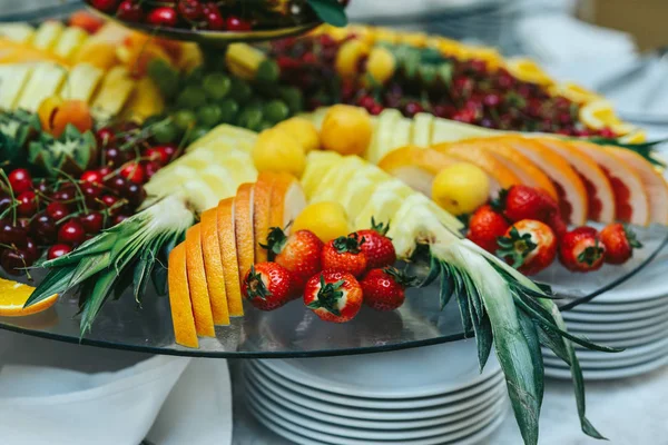 Snacks en mesa de catering —  Fotos de Stock